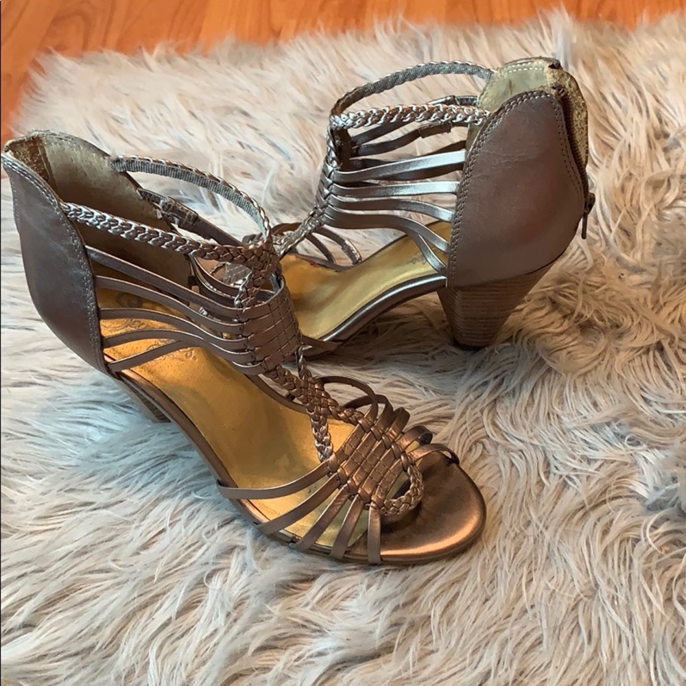 Shoes - Picture 2 of 4